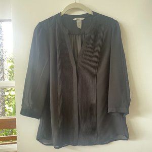 H&M Pin-tucked Blouse with‎ 3/4 length Sleeve and V-Neck in Black, Size 8